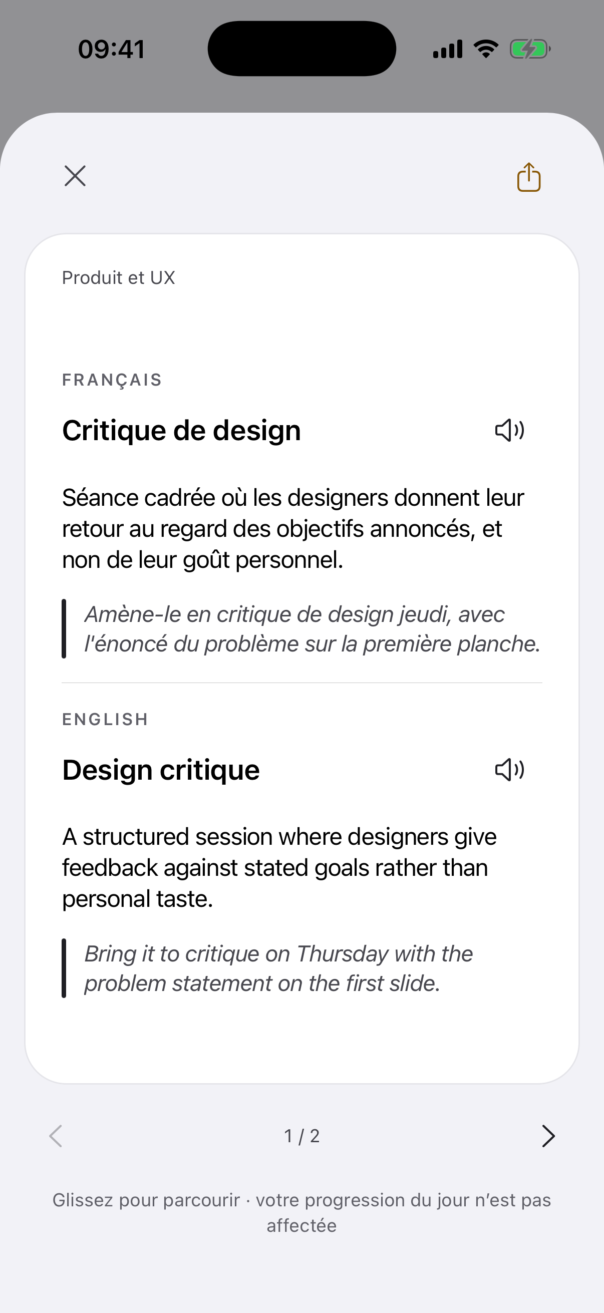 L’écran de l’appli avec le verso de la carte « Critique de design » ouvert